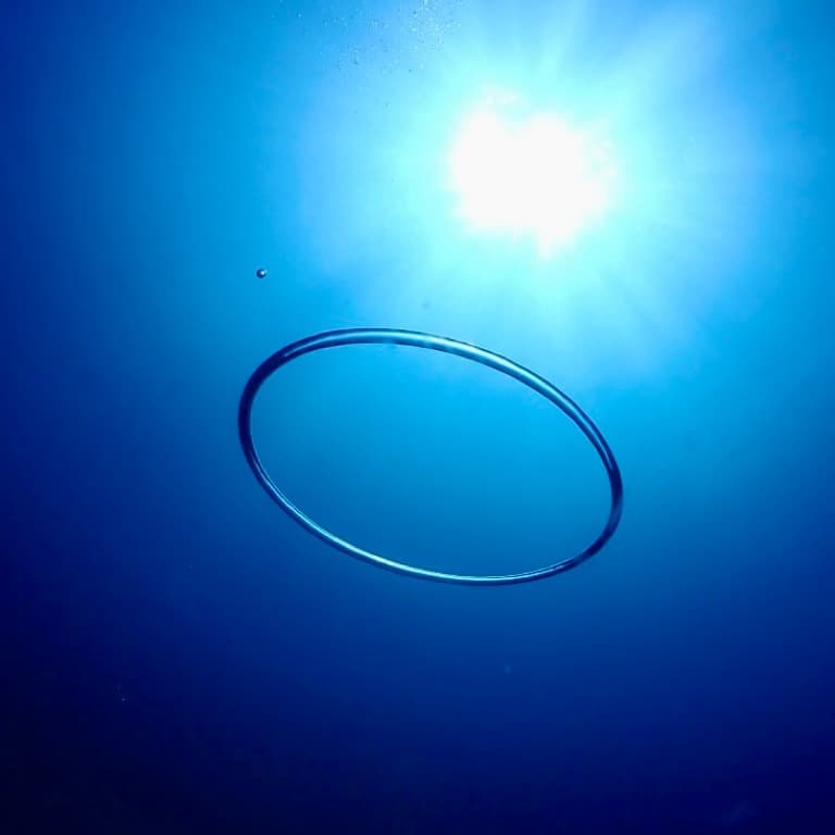 海中のバブルリング